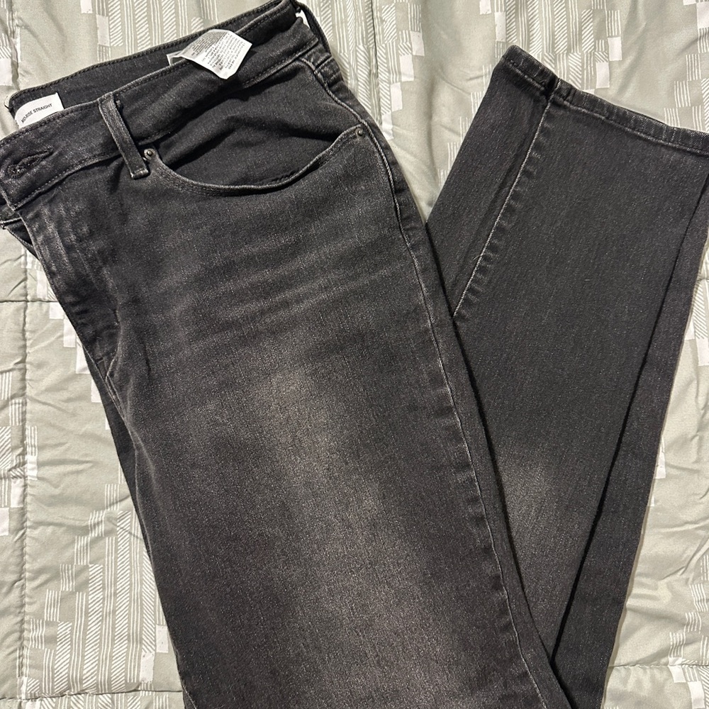 Levi’s Women’s Black Mid Rise Straight Jeans